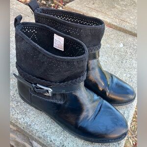Small black boots with buckle